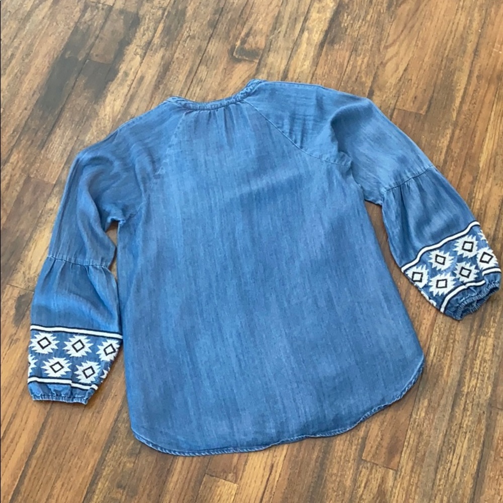 Given Kale 100% Cotton Chambray Embroidered Top - Picture 6 of 9